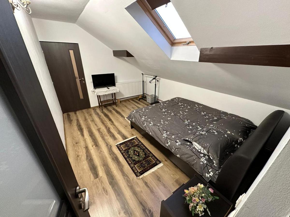 Casa De Vacanta Mirela Novaci-Străini Esterno foto