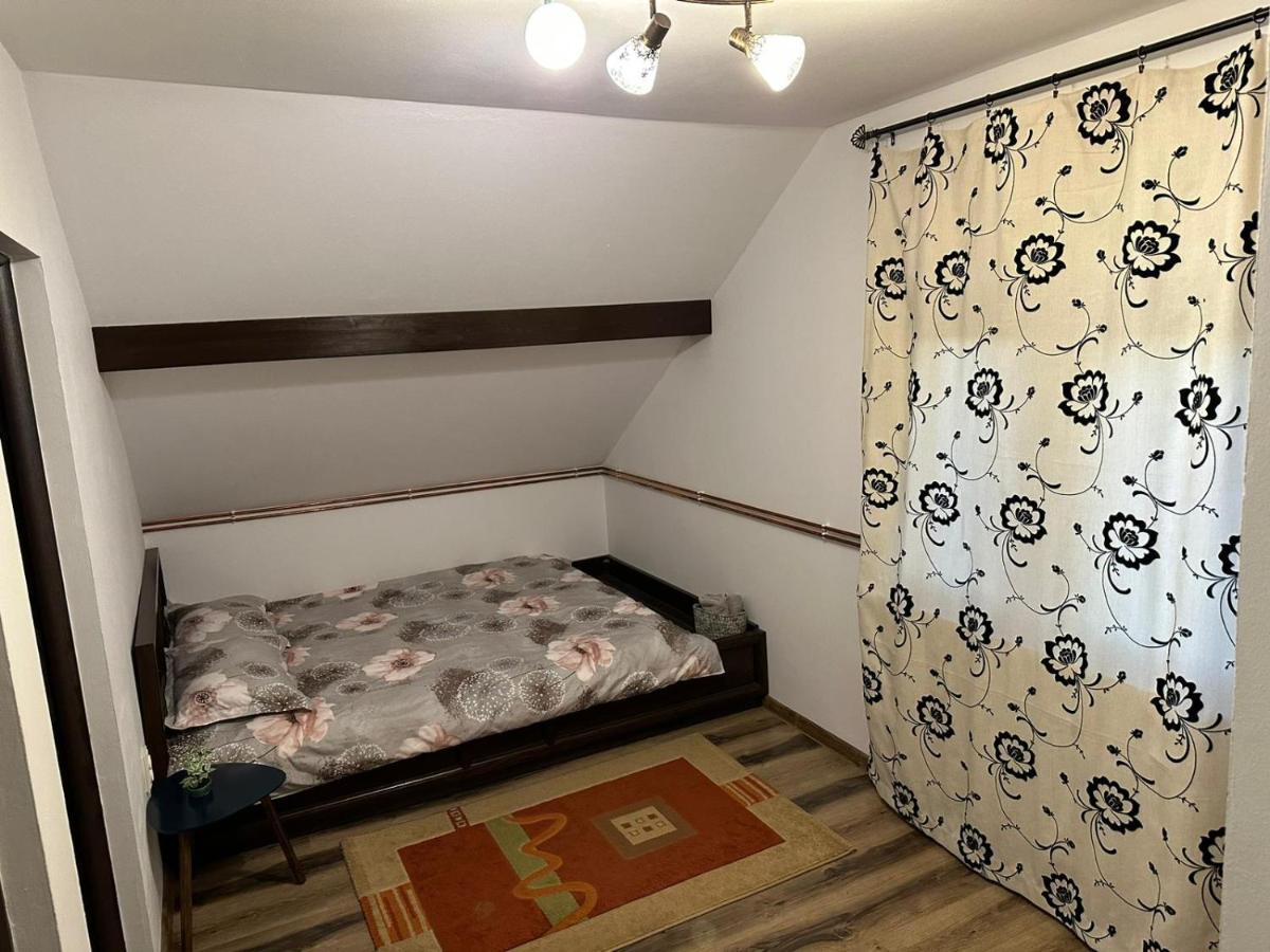 Casa De Vacanta Mirela Novaci-Străini Esterno foto